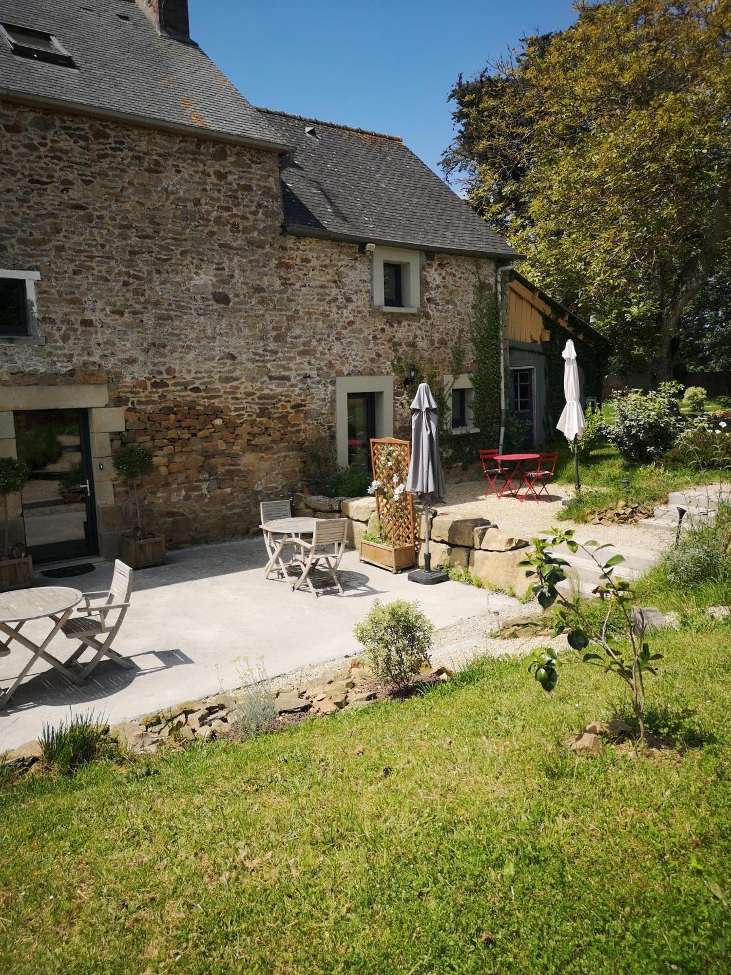 Au Gray Du Temps Suspendu Bed & Breakfast Pleslin-Trigavou Eksteriør bilde